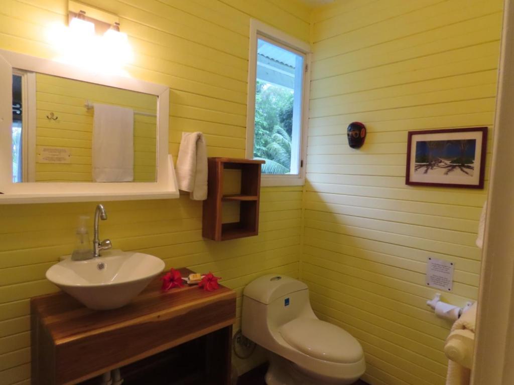 Sand Dollar Beach Bed & Breakfast Бокас дел Торо Екстериор снимка