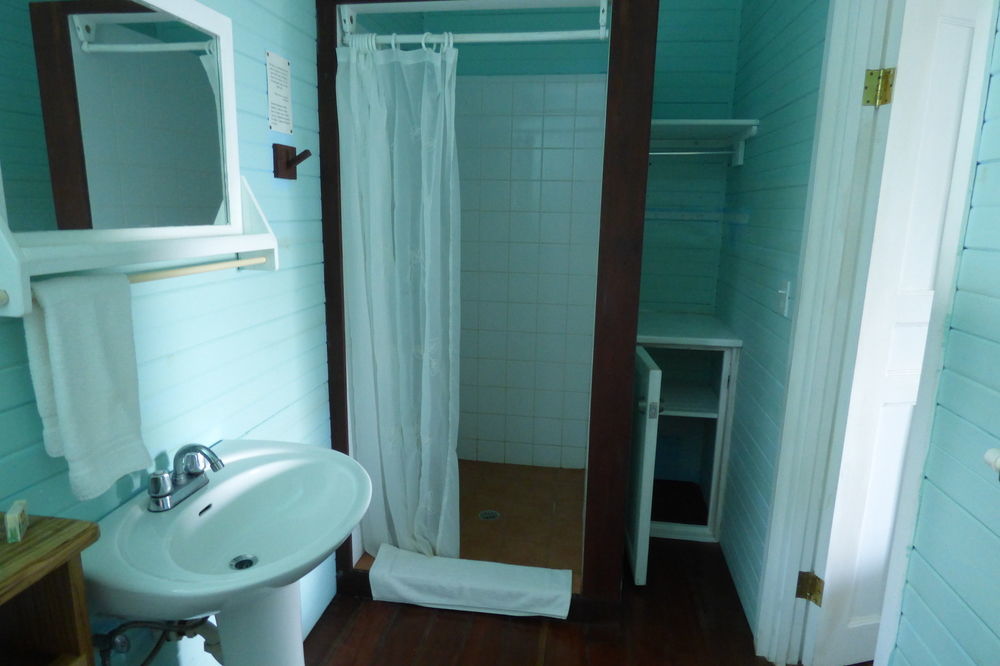 Sand Dollar Beach Bed & Breakfast Бокас дел Торо Екстериор снимка