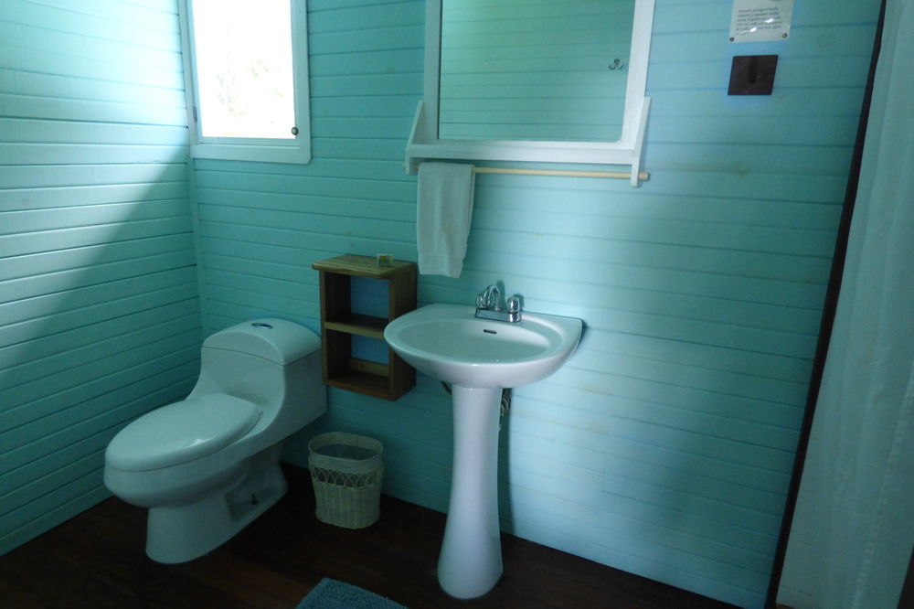 Sand Dollar Beach Bed & Breakfast Бокас дел Торо Екстериор снимка